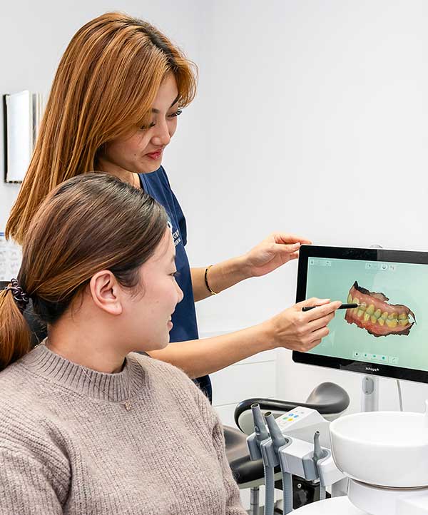 Digital teeth scan used to explain cosmetic dental treatment options.